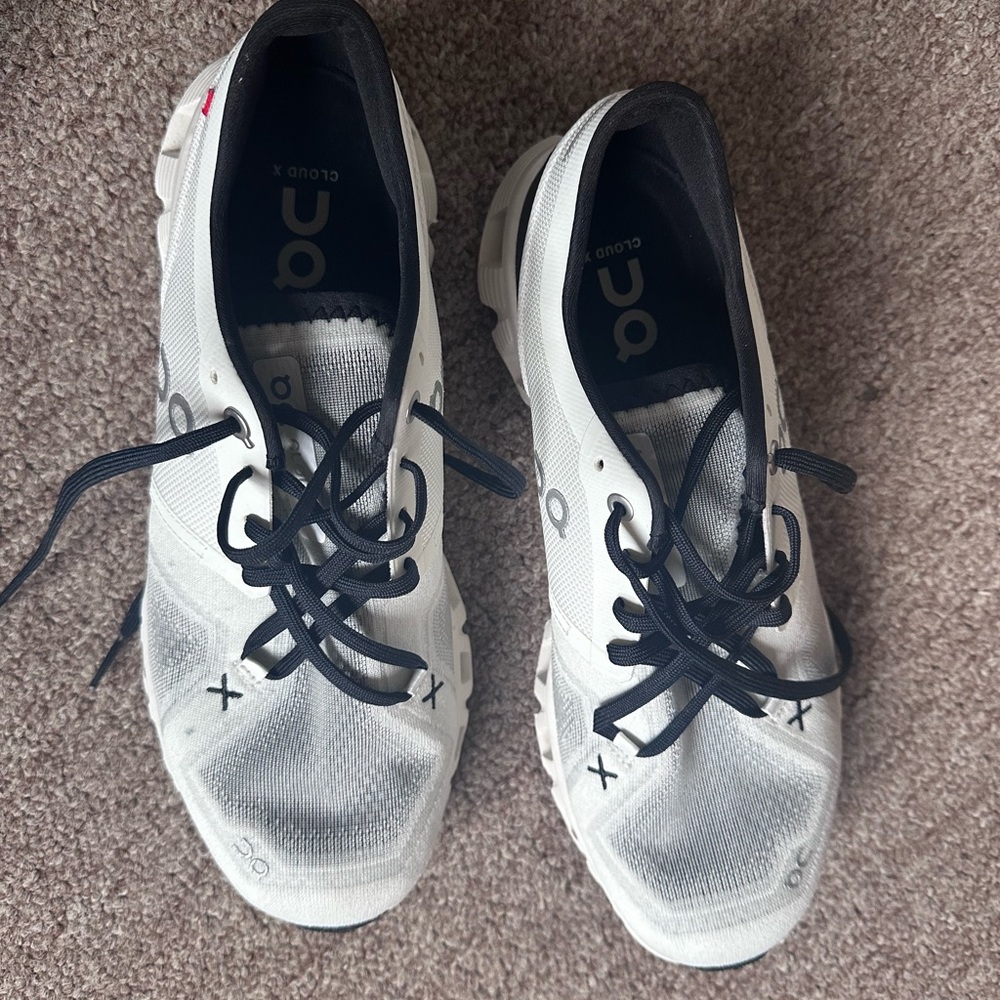 women’s on cloud sneakers